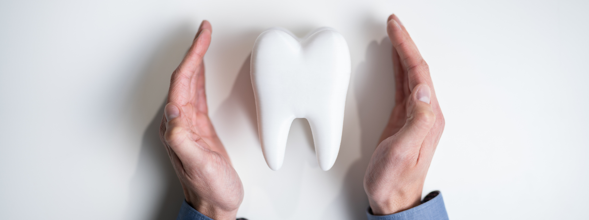 Zahnschmelz schützen – Effektive Strategien gegen säurebedingten Zahnschmelzabbau